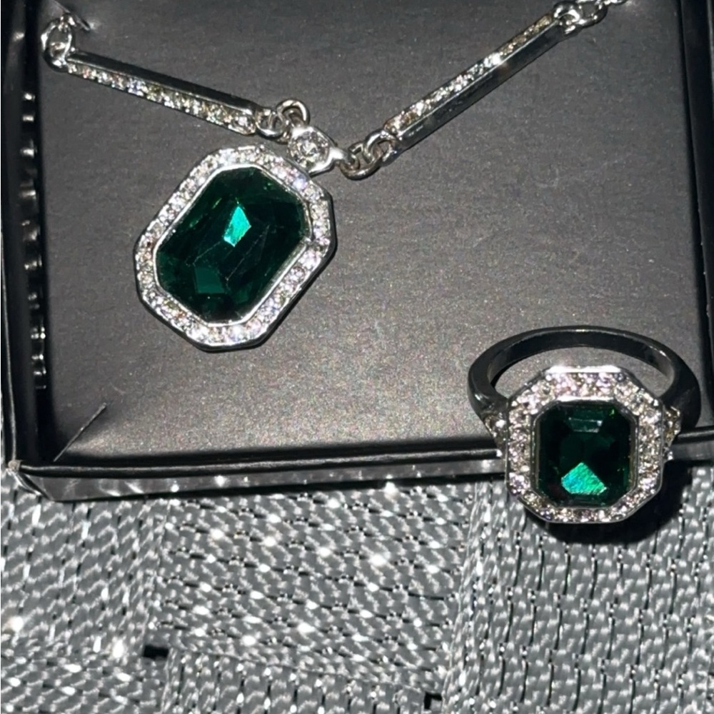 Emerald Green and Silver Jewelry Set